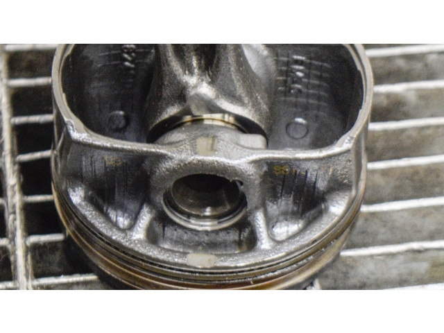 Поршень 31401957, 30750664 Volvo XC40 для бензинового двигателя 2.0