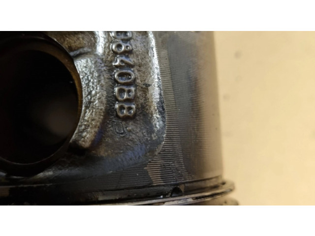 Píst 0840BB BMW 3 E92 E93 pro naftový motor 2.0