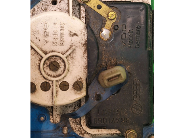 Přístrojová deska Audi 80 90 B2 1985 81117331