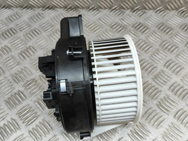 Вентилятор печки    F011500123, 0130309504   Volvo XC60