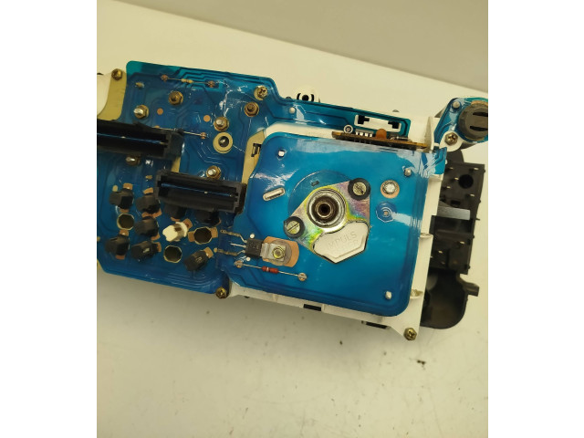 Přístrojová deska Audi 80 90 B2 1984 81117331, LEDZU