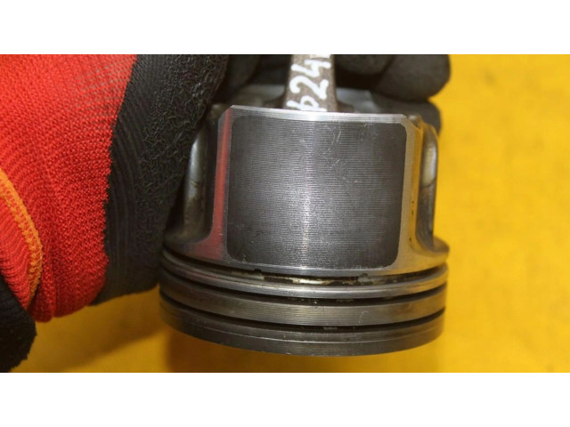  Поршень с шатуном    Skoda Fabia Mk1 (6Y)  