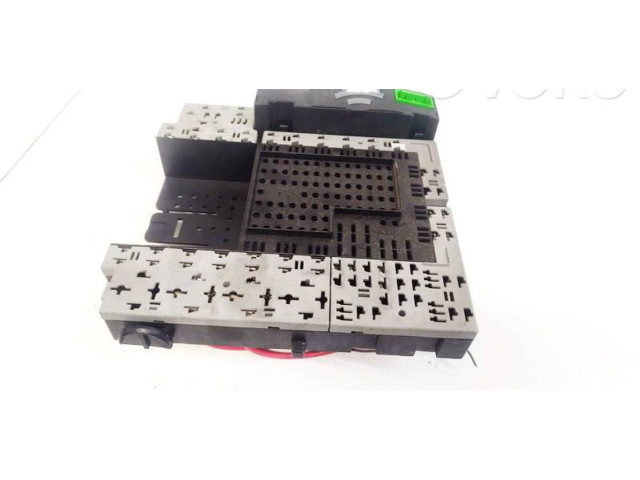 Блок предохранителей  9441582, 9441587   Volvo S80    