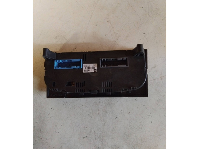 Блок управления климат-контролем 013132388 Opel Meriva A