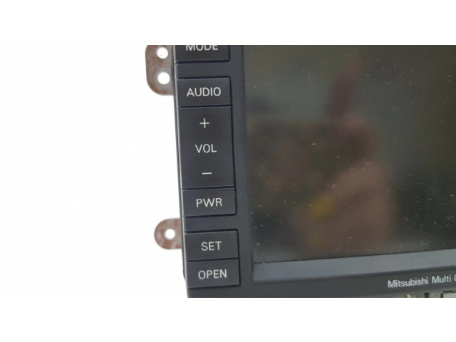 Радио/ проигрыватель CD/DVD / навигация