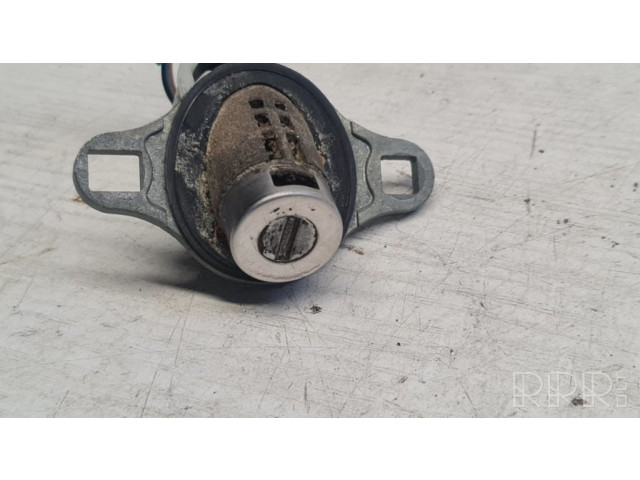 Замок задней крышки (наружный)