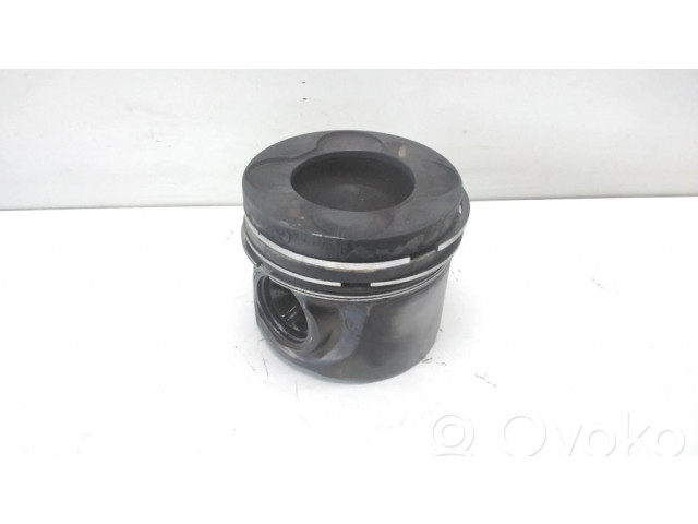 Píst 84L107 BMW 5 E60 E61 pro naftový motor 3.0