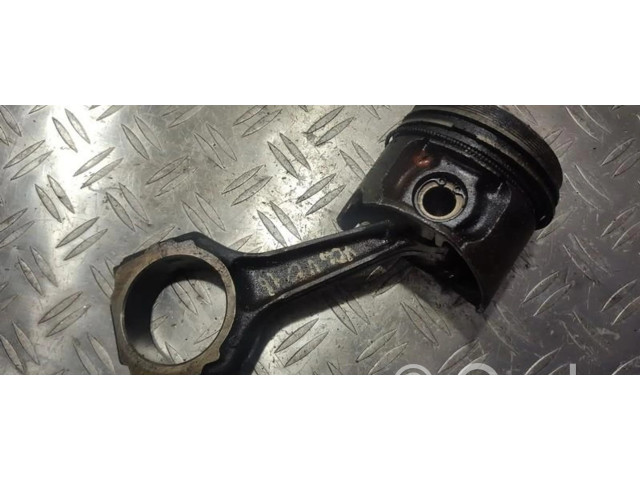 Поршень с шатуном Volvo 440 для бензинового двигателя 1.8