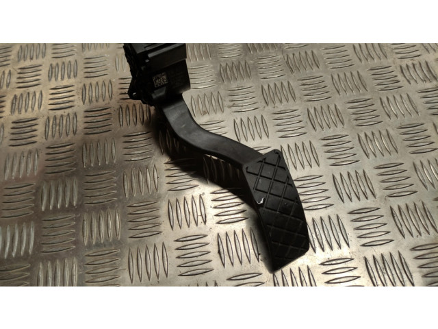 Педаль акселератора