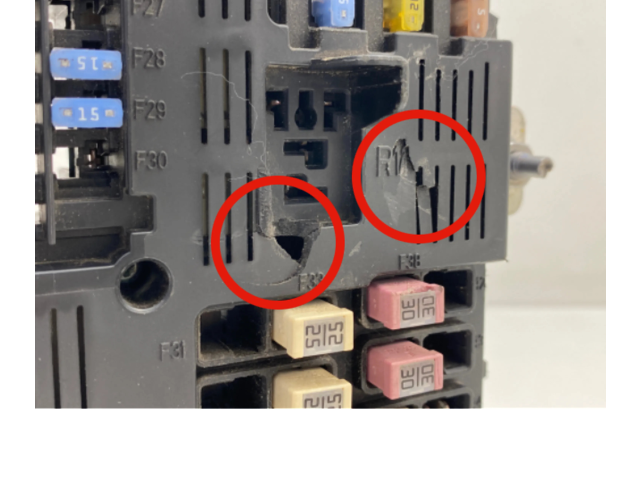 Блок предохранителей 32322427 Volvo V90 Cross Country