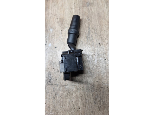 Ручка стеклоочистителей 17d682 Volkswagen Golf IV