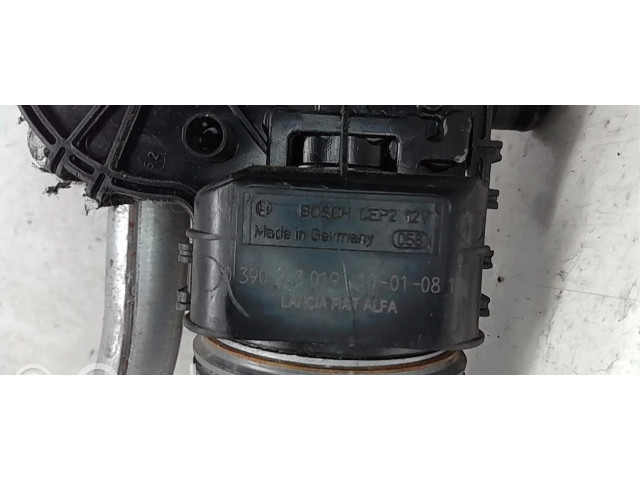 Моторчик дворников 50509396 Alfa Romeo Giulietta