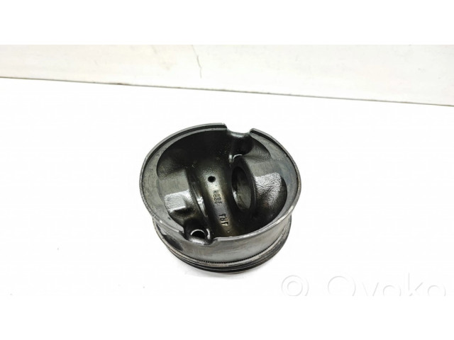 Píst 0840BB BMW 5 E60 E61 pro naftový motor 2.0