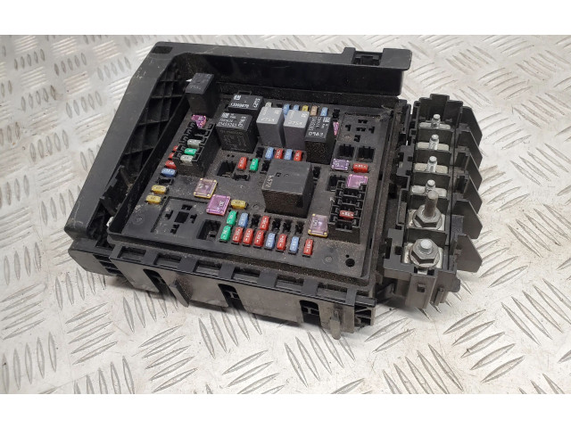 Ящик предохранителей (комплект) 84572692, 812968063   Chevrolet Camaro