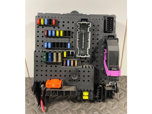 Блок предохранителей 8676391, 12217799   Volvo XC90    