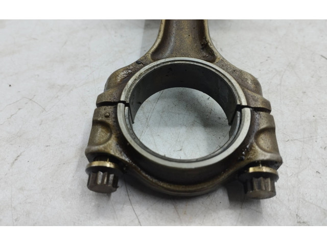  Поршень с шатуном    Maserati Quattroporte  