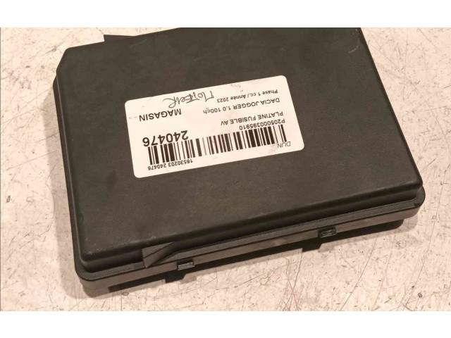 Блок предохранителей 284B04064R Dacia Jogger