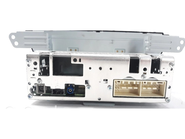 Радио/ проигрыватель CD/DVD / навигация