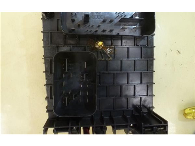 Блок предохранителей 1K0937124D   Audi A3 S3 8P    