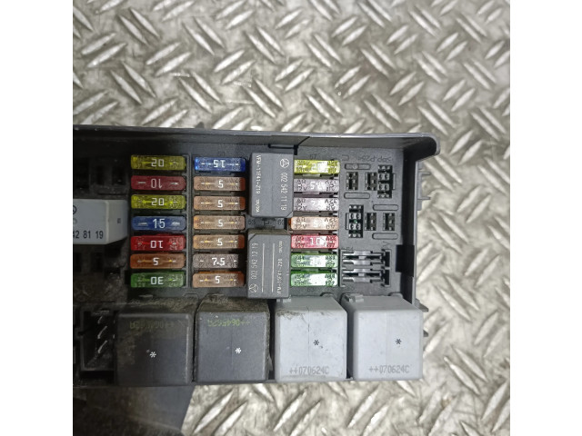 Блок предохранителей    Mercedes-Benz R W251    