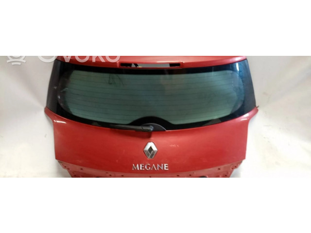 Задняя крышка (багажника)