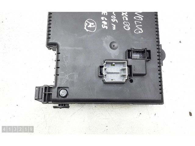 Блок предохранителей 28017881   Volvo XC90    