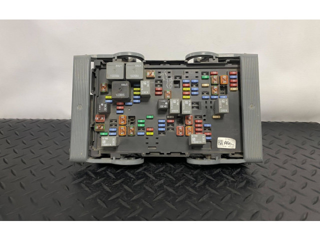 Pojistková skříňka 22798217 Cadillac Escalade 2012