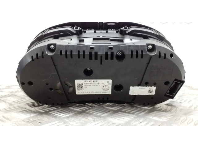 Панель приборов 5E0920951C Skoda Octavia Mk3 (5E)