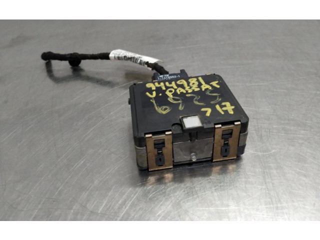 Блок управления двигателя    Volkswagen PASSAT