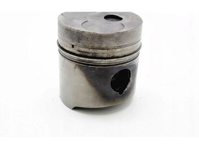 Píst Mercedes-Benz 100 W631