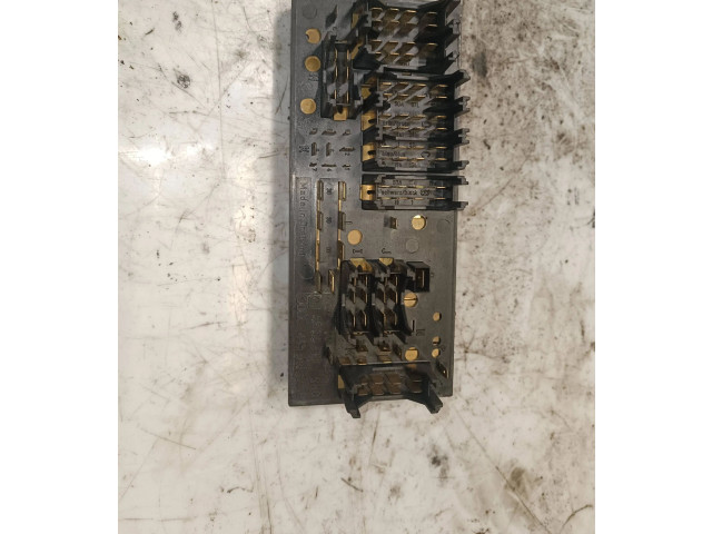 Pojistková skříňka 443941822b Audi 80 90 S2 B4 1993