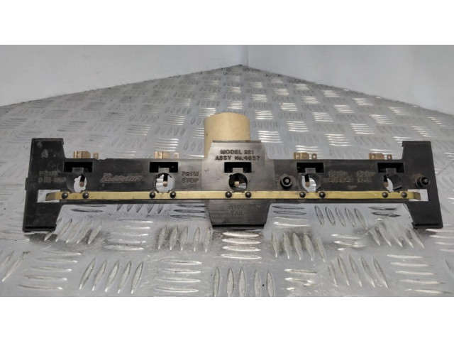 Держатель крышки лампы заднего фонаря