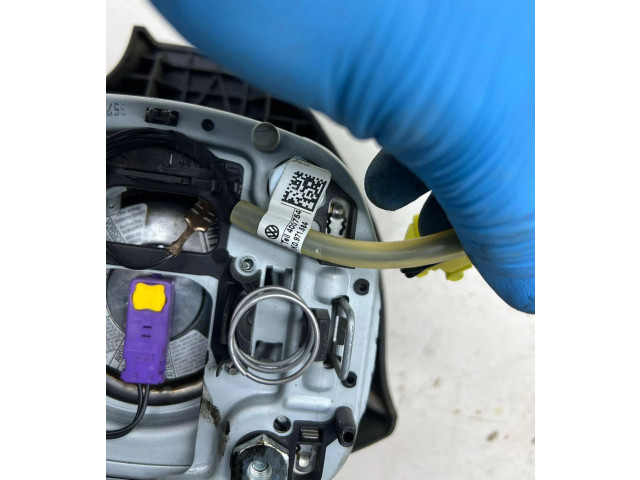 Подушка безопасности водителя 2K0880201E, 61982050A Volkswagen Caddy