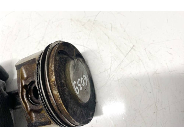  Поршень с шатуном    Volvo S80  