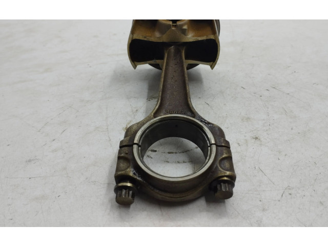  Поршень с шатуном    Maserati Quattroporte  