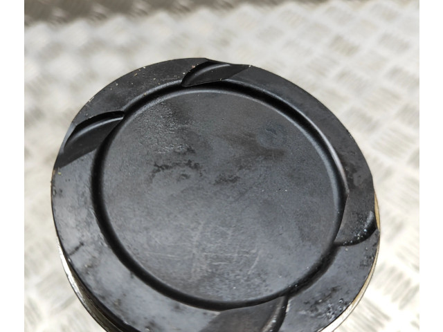 Поршень 32213692, 31401957 Volvo XC40