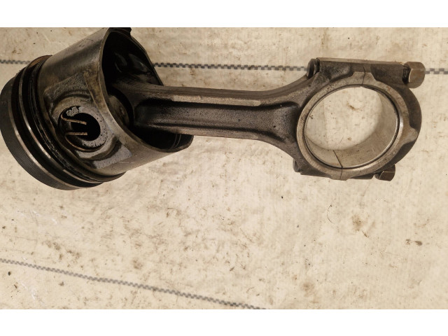 Píst J9648   Hyundai Galloper     