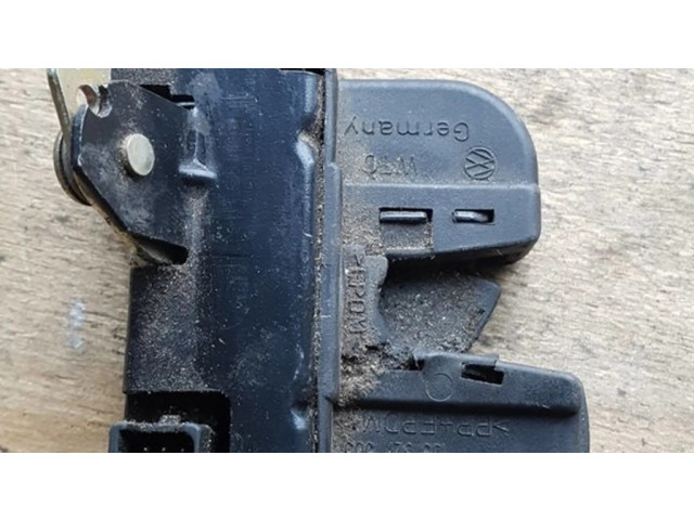 Замок задней крышки