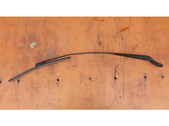 Стеклоочиститель лобового стекла