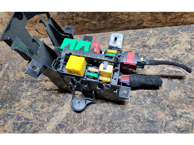 Блок предохранителей 9806192580 Citroen C3 Aircross