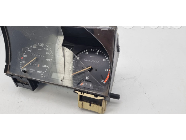 Přístrojová deska Volkswagen PASSAT B2 1987 321919033RF