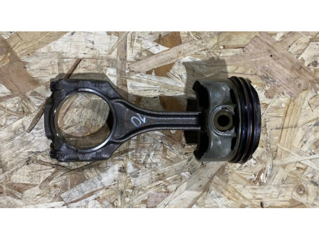 Píst 7843123704, 111213676 BMW 5 F10 F11 pro benzínový motor 4.4