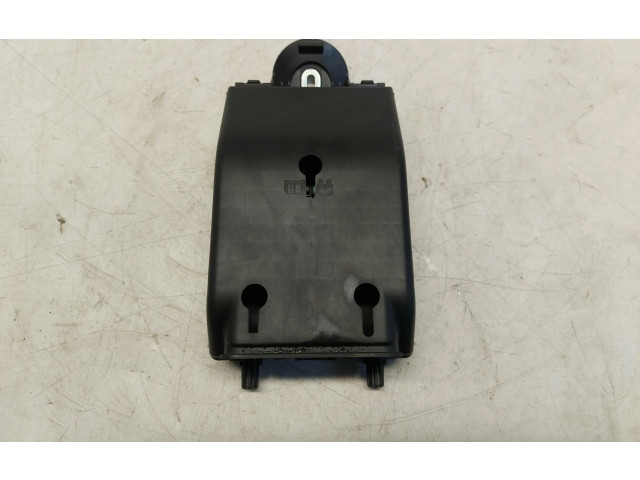 Блок предохранителей  31682732   Volvo XC90    