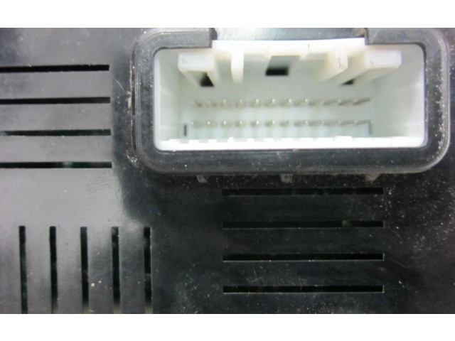 Блок предохранителей 8200652285 Renault Clio III