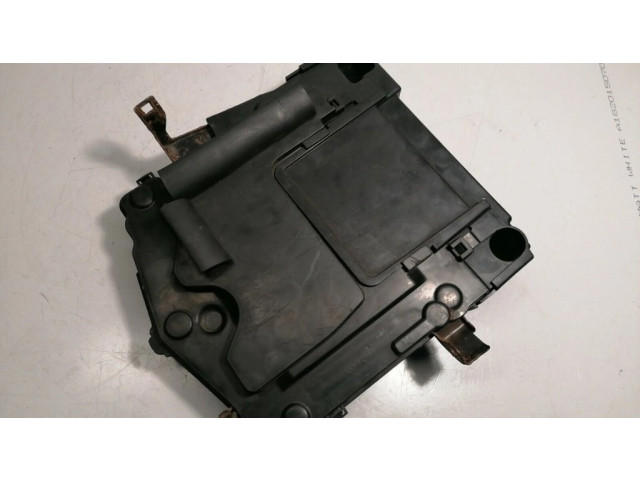 Другая деталь отсека двигателя