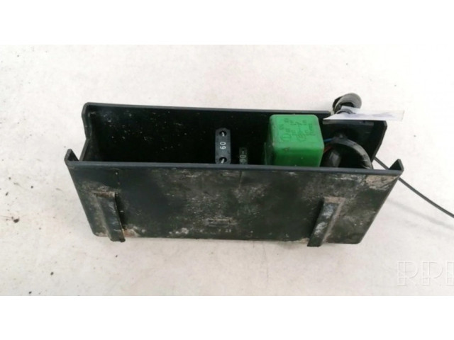 Блок предохранителей 90450129, 0831312 Opel Astra F