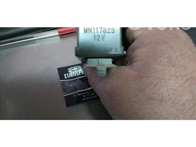 Блок предохранителей MN117823 Mitsubishi Montero