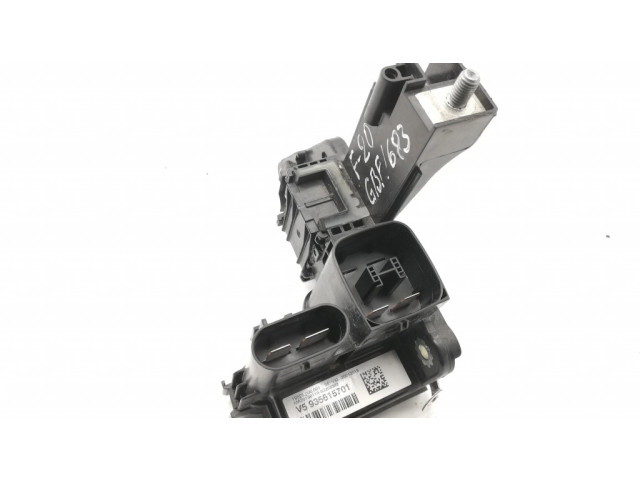 Узел подключения плюсовых проводов