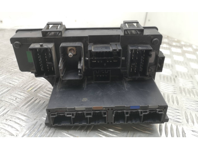 Pojistková skříňka P68028008AD, BJG2F4L2 Dodge Avenger 2010