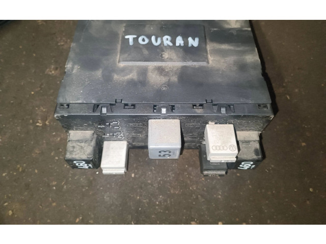 Блок предохранителей 3c0937049e Volkswagen Touran I